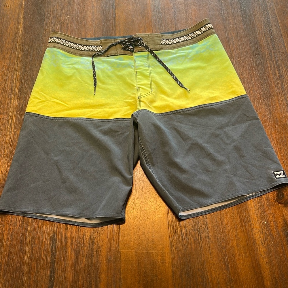 Billabong Men’s Board Shorts Surf Swim Trunks Color Block Boho Beach Resort